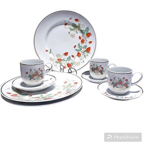 1970s Avon Strawberry pattern set, 3 settings